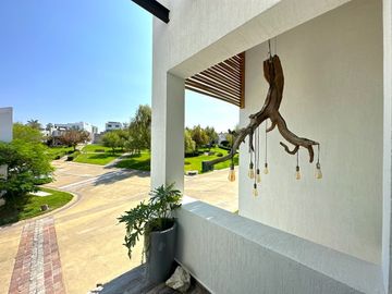 Casa en Venta en VALLE IMPERIAL con Campo de Golf, Zapopan, Jalisco.