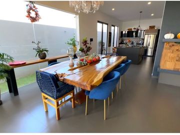 Casa en Venta en VALLE IMPERIAL con Campo de Golf, Zapopan, Jalisco.