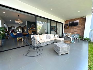 Casa en Venta en VALLE IMPERIAL con Campo de Golf, Zapopan, Jalisco.