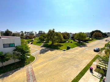 Casa en Venta en VALLE IMPERIAL con Campo de Golf, Zapopan, Jalisco.