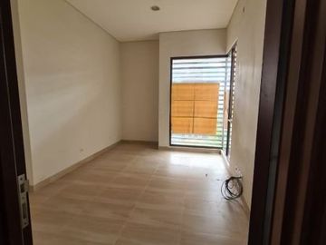 Disewakan Rumah Eminent Cluster Prestigia BSD City Tangerang Murah Bagus