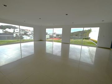 OPORTUNIDAD: CASA CON INCREIBLE VISTA