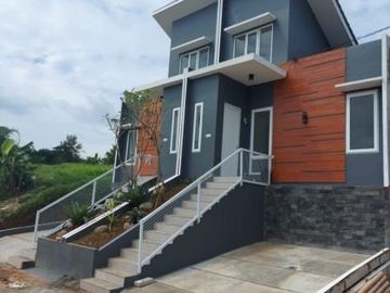 RUMAH 2 LANTAI BOGOR LOKASI YANG STRATEGIS (STASIUN CILEBUT CUMA 10 MENIT DAN DEKAT PINTU TOL)