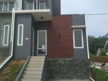 RUMAH 2 LANTAI BOGOR LOKASI YANG STRATEGIS (STASIUN CILEBUT CUMA 10 MENIT DAN DEKAT PINTU TOL)
