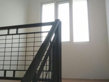 RUMAH 2 LANTAI BOGOR LOKASI YANG STRATEGIS (STASIUN CILEBUT CUMA 10 MENIT DAN DEKAT PINTU TOL)