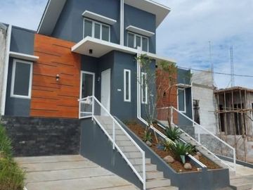 RUMAH 2 LANTAI BOGOR LOKASI YANG STRATEGIS (STASIUN CILEBUT CUMA 10 MENIT DAN DEKAT PINTU TOL)