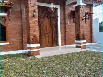 Rumah Limasan Modern Prambanan Unik dan Khas