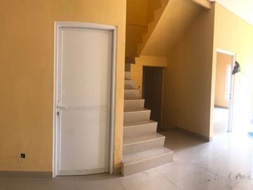 Rumah 2 lantai halaman luas bedahan sawangan