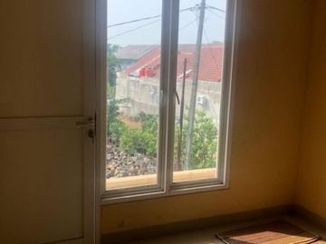 Rumah 2 lantai halaman luas bedahan sawangan