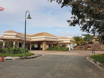 PRESELLING LOT NEAR ENTRANCE GATE FACING EAST D GLADES RIZAL