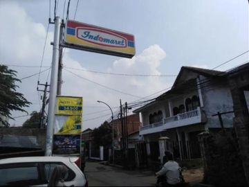 Rumah pinggir jalan di cimuncang dekat sukapada