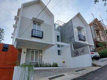 Readystock Hanya 1 Unit Rumah 2LT Full Furnished ala Eropa di Cikutra Bandung