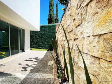 Casa en Venta de 5 recámaras con baño, Junto a Sonata Lomas de Angelópolis II