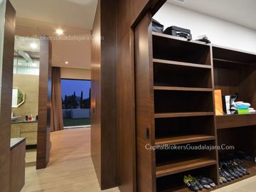 Casa de Lujo con Alberca y Mucho Jardín cerca Bugambilias Sur ZMG