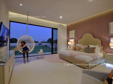 Casa de Lujo con Alberca y Mucho Jardín cerca Bugambilias Sur ZMG