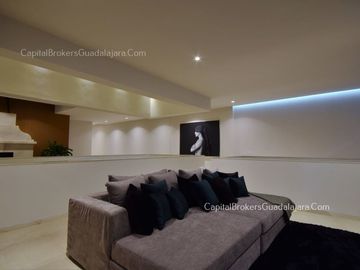 Casa de Lujo con Alberca y Mucho Jardín cerca Bugambilias Sur ZMG
