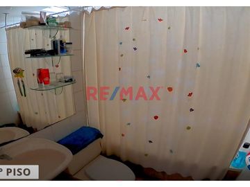 🏡 ¡OPORTUNIDAD ÚNICA EN NUEVO CHIMBOTE! 🌟

Descubre tu próximo hogar en la urbana y tranquila zona de Nuevo Chimbote. Esta espaciosa casa de 3 pisos