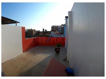 🏡 ¡OPORTUNIDAD ÚNICA EN NUEVO CHIMBOTE! 🌟

Descubre tu próximo hogar en la urbana y tranquila zona de Nuevo Chimbote. Esta espaciosa casa de 3 pisos