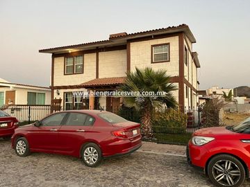 CASA EN VENTA EN TEQUISQUIAPAN EN REAL DEL CIERVO JANE