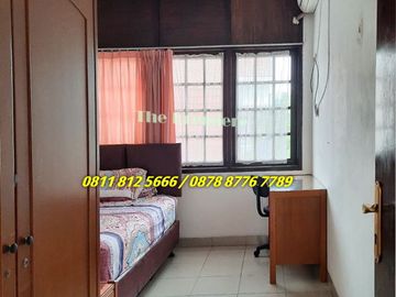 RUMAH BESAR DI KELAPA PUYUH ada 4 kamar kost (2 terisi)