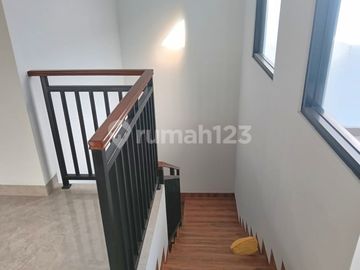 Dijual Rumah Baru Modern Minimalis Kencana Loka BSD