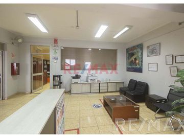 Local Comercial de 2,000 mt ubicado en la cuadra 24 de la Av. Venezuela

El Terreno ha funcionado como oficinas y almacenes de una prestigiosa empre