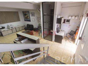 Local Comercial de 2,000 mt ubicado en la cuadra 24 de la Av. Venezuela

El Terreno ha funcionado como oficinas y almacenes de una prestigiosa empre