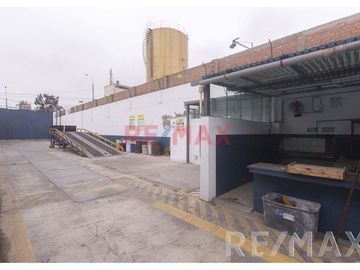 Local Comercial de 2,000 mt ubicado en la cuadra 24 de la Av. Venezuela

El Terreno ha funcionado como oficinas y almacenes de una prestigiosa empre