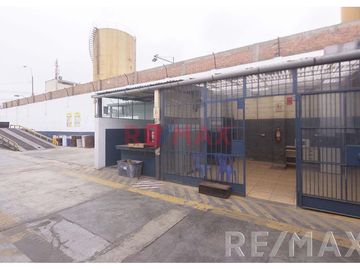 Local Comercial de 2,000 mt ubicado en la cuadra 24 de la Av. Venezuela

El Terreno ha funcionado como oficinas y almacenes de una prestigiosa empre