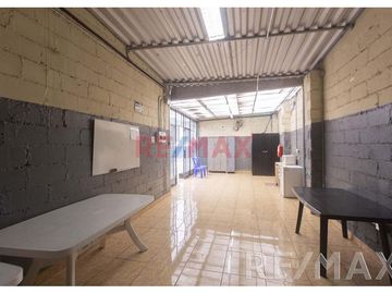 Local Comercial de 2,000 mt ubicado en la cuadra 24 de la Av. Venezuela

El Terreno ha funcionado como oficinas y almacenes de una prestigiosa empre