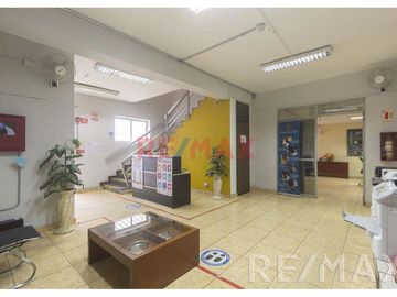 Local Comercial de 2,000 mt ubicado en la cuadra 24 de la Av. Venezuela

El Terreno ha funcionado como oficinas y almacenes de una prestigiosa empre