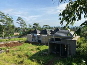 Rumah Cantik Terawat, 2 Lantai, Siap Huni, Posisi Hook, Jual Cepat BU