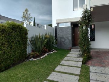 EN VENTA CASA EN DOS PLANTAS EN CONJUNTO LOS VIÑALES