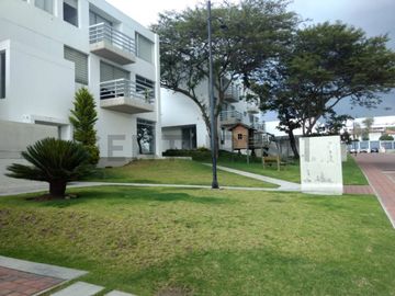 EN VENTA CASA EN DOS PLANTAS EN CONJUNTO LOS VIÑALES