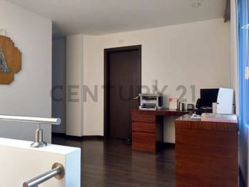 EN VENTA CASA EN DOS PLANTAS EN CONJUNTO LOS VIÑALES