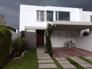 EN VENTA CASA EN DOS PLANTAS EN CONJUNTO LOS VIÑALES