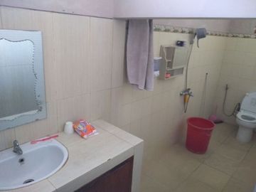 DIJUAL RUMAH 2 LANTAI KAMAR 6 DEKAT RAYA SENGKALING DAU MALANG