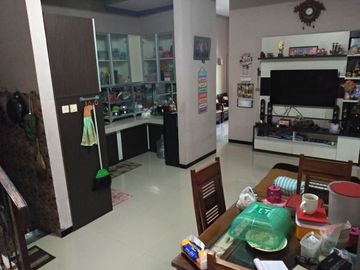 DIJUAL RUMAH 2 LANTAI KAMAR 6 DEKAT RAYA SENGKALING DAU MALANG