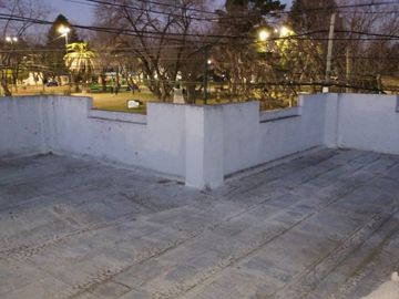 Casa en venta frente a la plaza de Villa Club