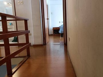 Se Vende casa con Local Comercial en plena avenida Angamos, sector sur.