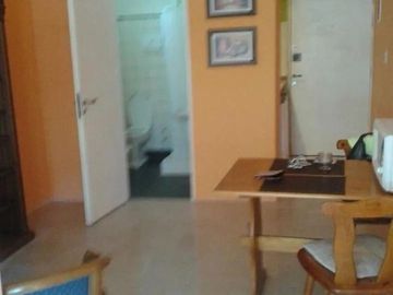 EXCELENTE MONO AMBIENTE CONGRESO MUY LUMINOSO Y AMOBLADO