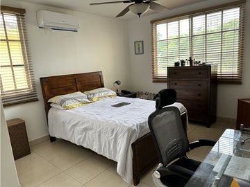 Se VENDE Casa Unifamiliar en PH Crystal Spring - Condado del Rey