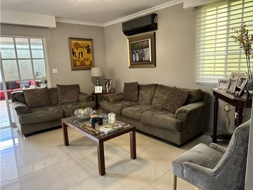 Se VENDE Casa Unifamiliar en PH Crystal Spring - Condado del Rey