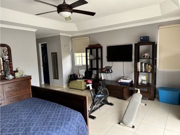 Se VENDE Casa Unifamiliar en PH Crystal Spring - Condado del Rey