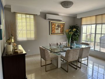Se VENDE Casa Unifamiliar en PH Crystal Spring - Condado del Rey