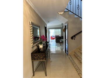 Se VENDE Casa Unifamiliar en PH Crystal Spring - Condado del Rey