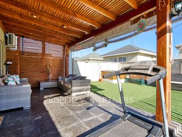Hermosa casa en venta, Condominio Altos del Parque, Peñalolén. Reciben Ofertas!!!