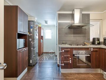 Hermosa casa en venta, Condominio Altos del Parque, Peñalolén. Reciben Ofertas!!!