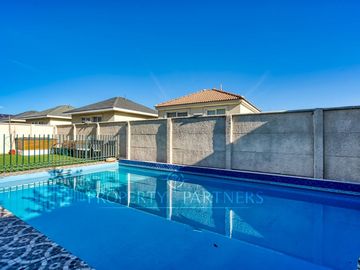 Hermosa casa en venta, Condominio Altos del Parque, Peñalolén. Reciben Ofertas!!!