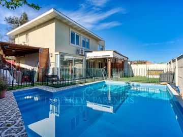 Hermosa casa en venta, Condominio Altos del Parque, Peñalolén. Reciben Ofertas!!!
